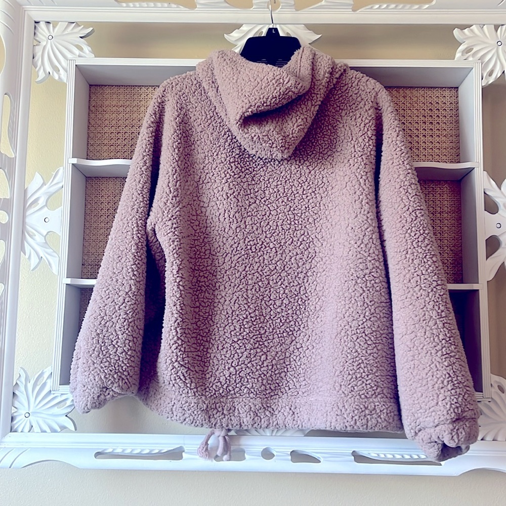 american eagle Women's pink fuzzy hooded Sweater - Picture 3 of 7